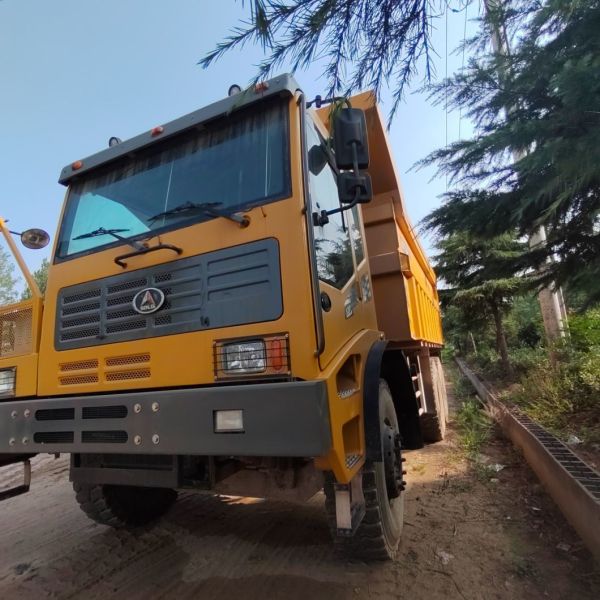 Manual Transmission Heavy Duty Dumper on Sinotruk Chassis with Power Assisted Steering
