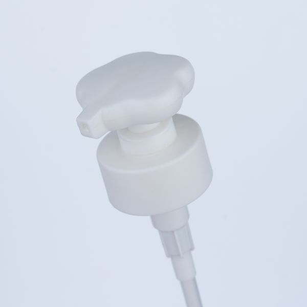 28/400 Tête de pompe à lotion en forme de fleur blanche pour les bouteilles de gel de douche et les bouteilles de shampooing pour le bain