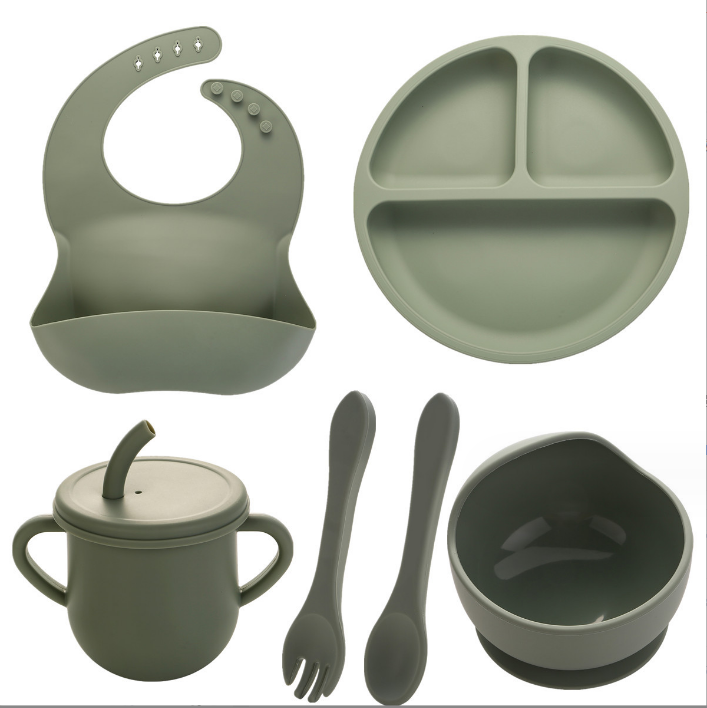 Durable Silicone Baby Feeding Set BPA Free Spoons Bibs Plate Customized Design Style