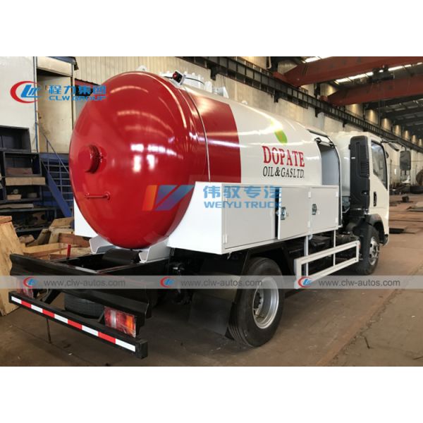 HOWO 4x2 RHD 5000L 2.5T LPG Bobtail Truck With Dispenser