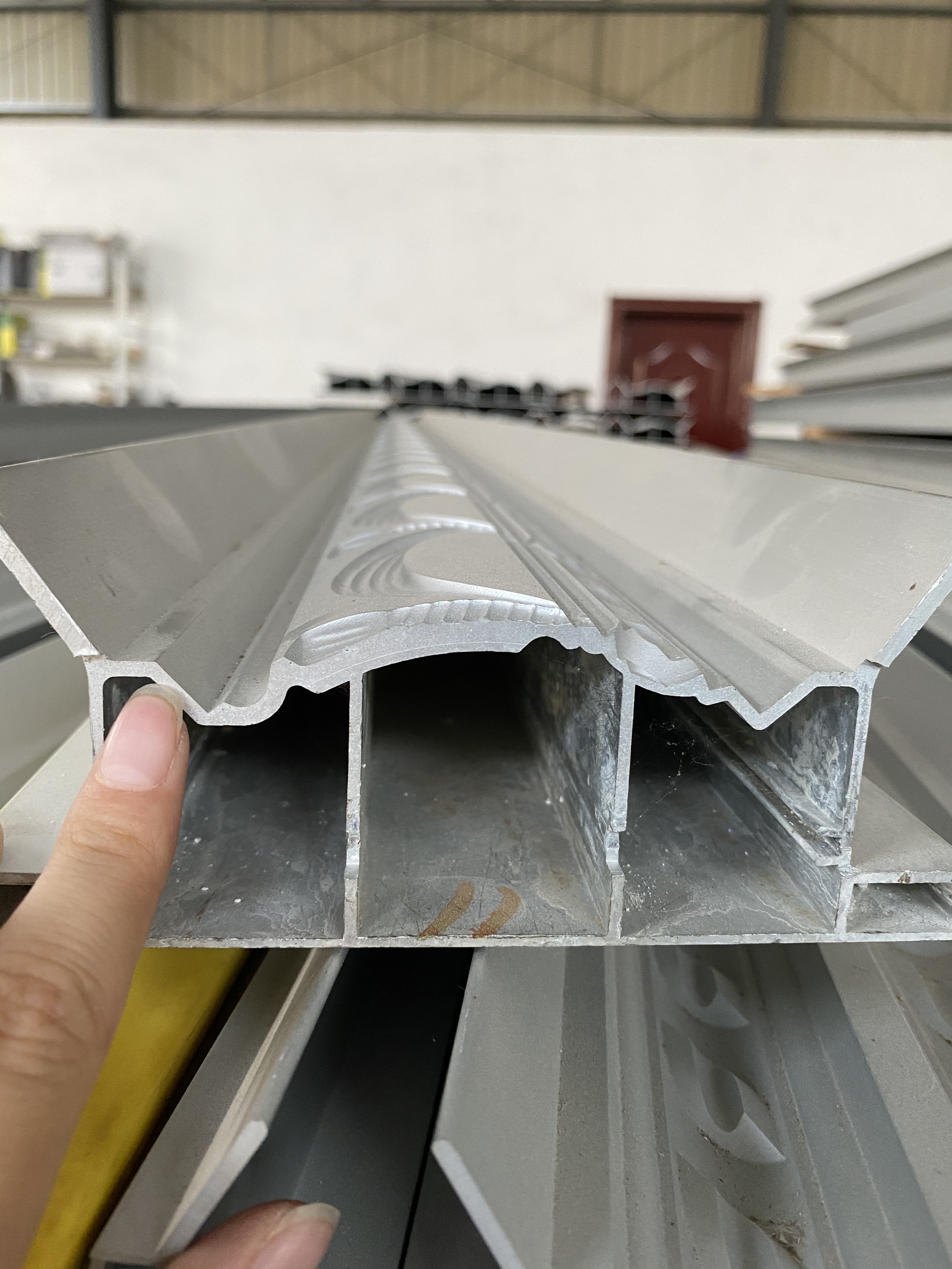 Construction Decoration Aluminum Alloy Gypsum Cornice Mould 2450mm