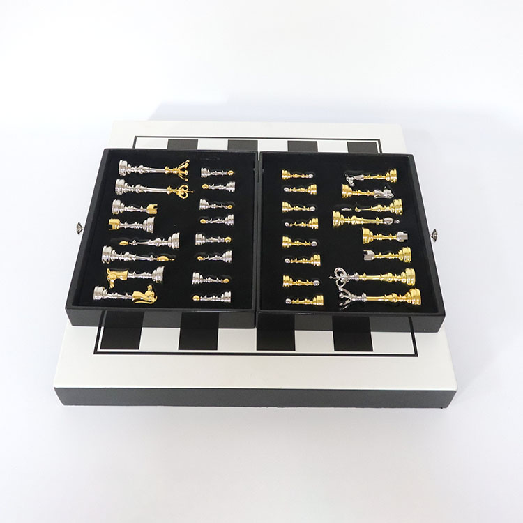 Custom Luxury Gold Silver Gradient Metal Chess Set with Custom Size and Customized Logo in Zinc-Alloy Material