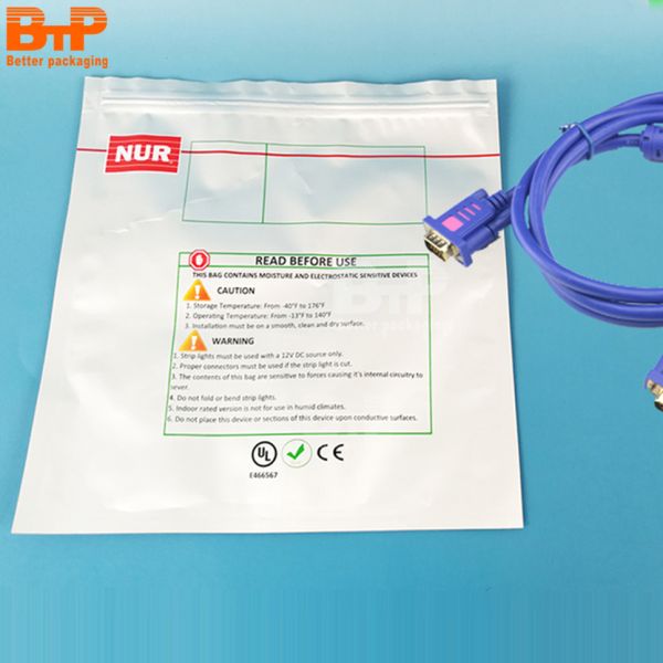Custom logo Waterproof Plastic Bag for Mobile Phone with Zipper for Mobile Mobile Phone Shell and USB Cable