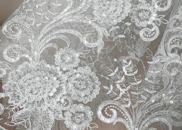 Tela floral bordada do laço do tule da lantejoula para o material nupcial do nylon do poliéster das alta-costuras