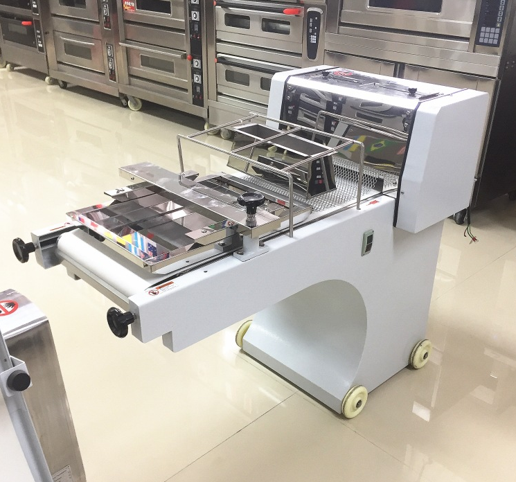 Place multifonctionnelle de pain grillé formant la machine semi-automatiquement