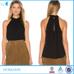 Верхняя часть урожая причудливых безрукавных женщин лета сексуальная