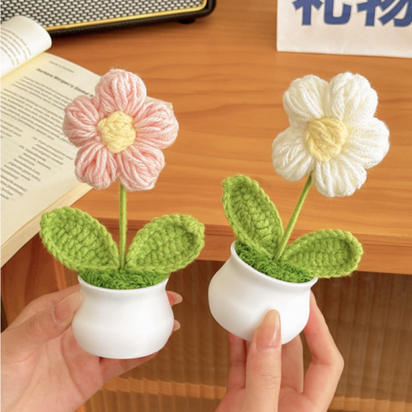 Birthday gift for girls: puff pastry, small flower potted plant, desk decoration, hand-woven artificial wool, artificial flower