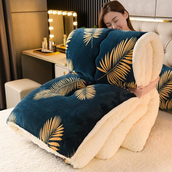Customized Size Bedding Set Thickened Warm Lamb Fleece Quilt with 100% Polyester Fabric