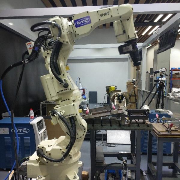 OTC Used Welding Robot FD-B4S 7 Axis Robot Arm DM350 Tig Welding Machines