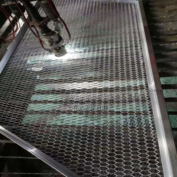 Diamond Hole Expanded Galvanized Steel Material Mesh for Fence Gates