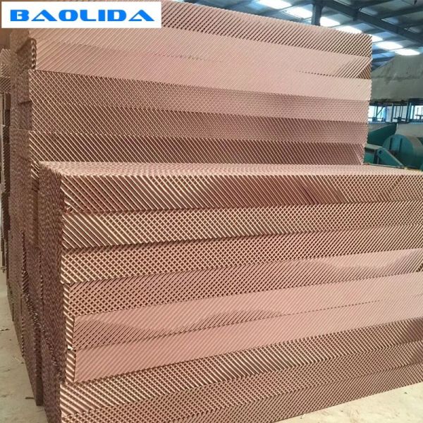 Система испарительного охлаждения парника с расти завода отработанного вентилятора