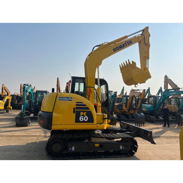 Used Komatsu PC60 Excavator 0.37m³ 6 Ton Second Hand Crawler Digger For Construction