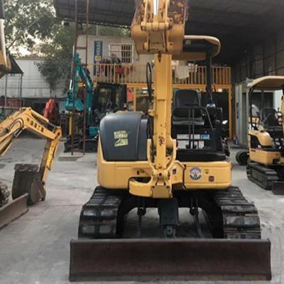 Une mini excavatrice komatsu PC40 bien entretenue et utilisée, avec cabine ouverte, PC40 de 4 tonnes, est à vendre.