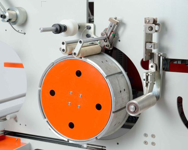 Electric Motor Pet Strap Winders Automatic Thread Winding Machine at with 380V Input Power and 1600mm * 1350mm * 2260mm