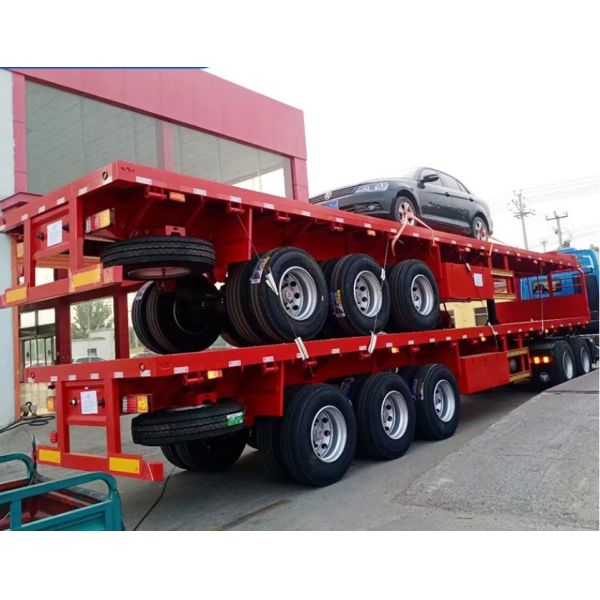 Сменяемый боковой стенкой полуприцеп с плоской кроватью для перевозки тяжелых грузов