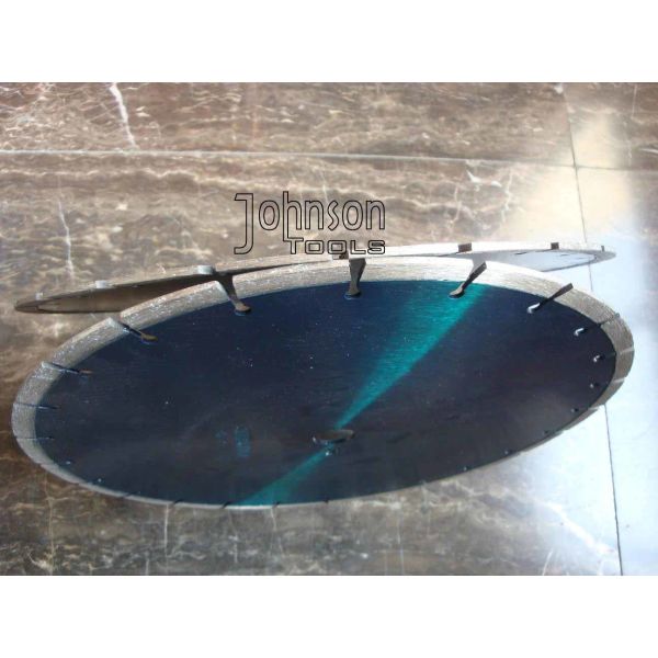 115mmから350mmは花こう岩の切断については焼結させた区分されたダイヤモンド鋸歯を