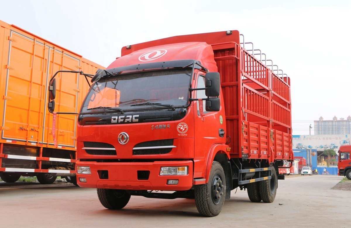8 cilindros Fuel Diesel Valla Furgonetas de carga para el transporte de animales