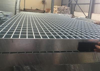 Matéria prima galvanizada grating de aço da característica do mergulho quente do fechamento da imprensa da placa de cobertura