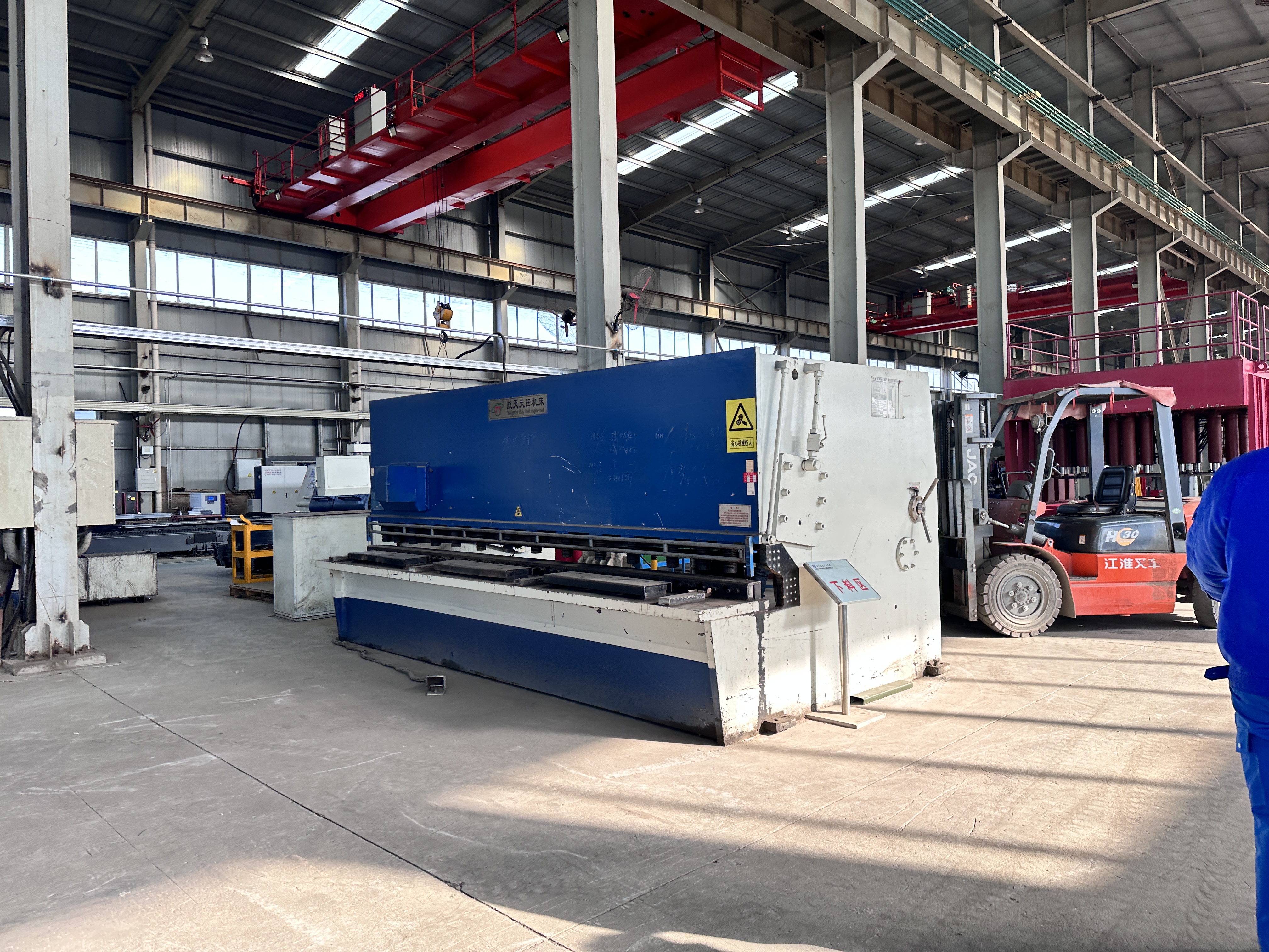 Customized Refrigerated Box Truck Chiller Lorry With Liftgate