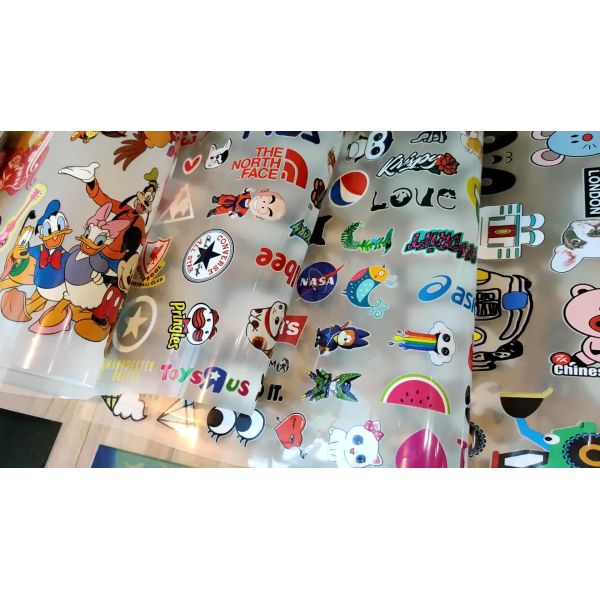 Применять обложку к дружелюбному стикеру винила передачи тепла для одежд детей