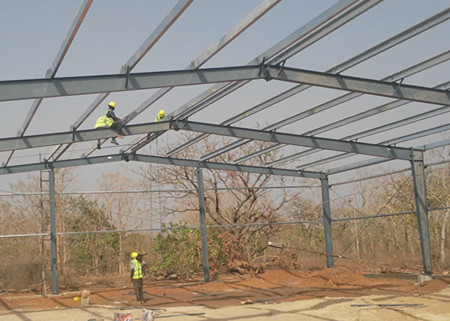 Облегченный дизайн склада стальной структуры изготовляет с нагрузкой от давления ветра 90км/х