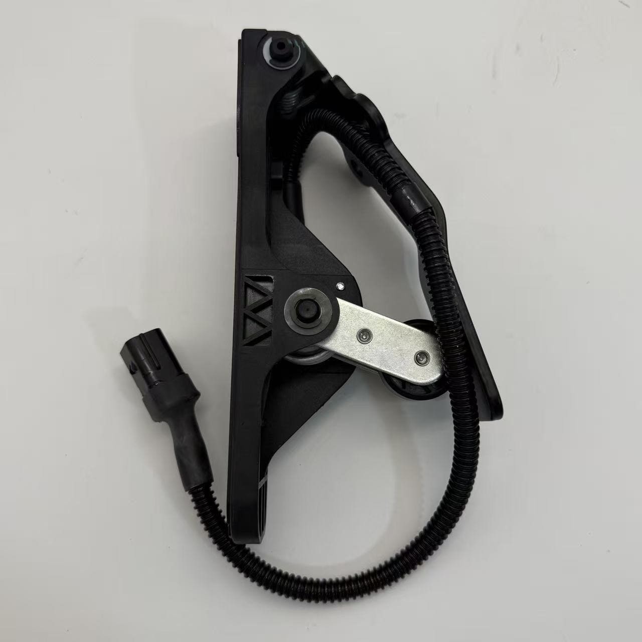 BAOJIE Electronic Accelerator Throttle Pedal Foot Gas Pedal Assembly, Replacement Spare Parts for City Bus, Tour Coach and Passenger Bus