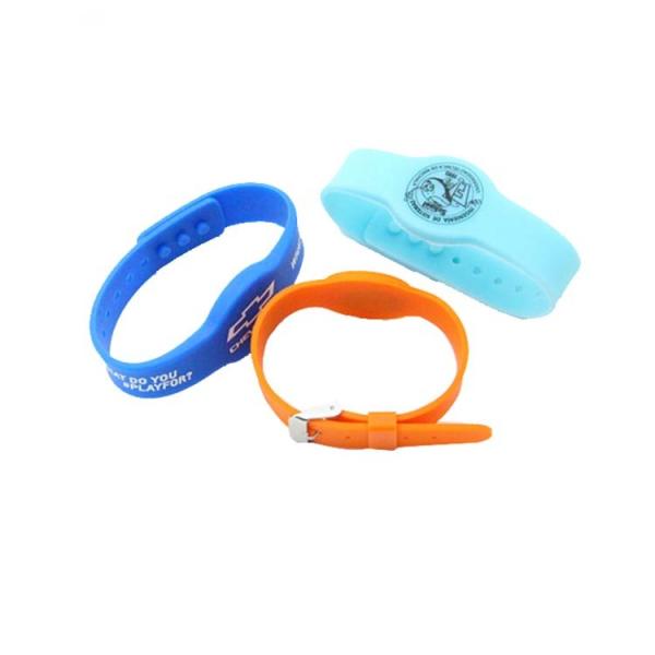 China OEM Colorful Passive Rfid Nfc Wrist band Waterproof 13.56mhz Silicone Rubber Wristband for Access Control