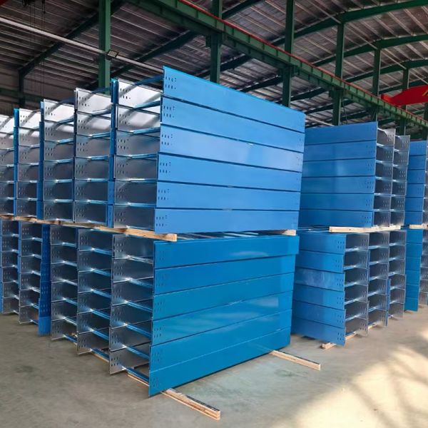 Résistance à la corrosion Plateau de câbles de type échelle en argent en aluminium pour l'organisation de câbles industriels