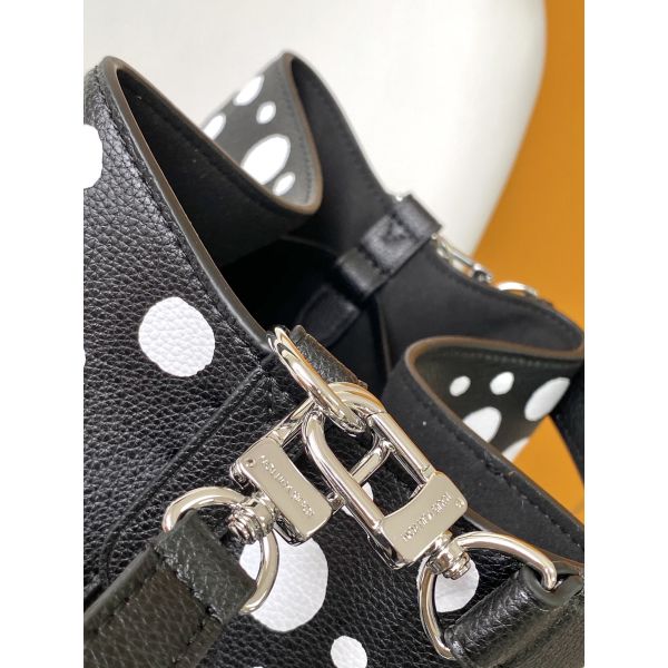 Сумка NéOnoé MM Louis Vuitton Yayoi Kusama дам белая черная