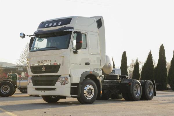HOWO Heavy Truck Deflector Side Wind Vane 440HP 6X4 LNG National VI Tractor (13T Rear Axle)