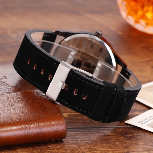 Personalized Watches For Men leather Band 52g Weight Round Crown type
