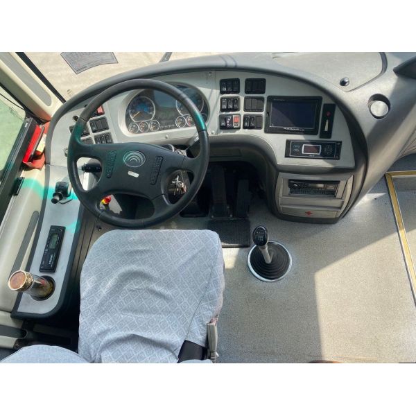 Yutong везет правый привод на автобусе ZK6107 везет подержанное шасси на автобусе воздушной подушки тренера привода 49seats