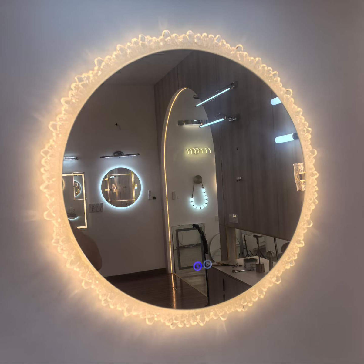 Round Illuminated Demister Vanity Bathroom LED Mirror Antifog For Restroom