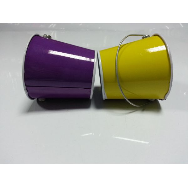 Ведро олова металла цилиндроида, круглое желтое малое ведерко воды металла