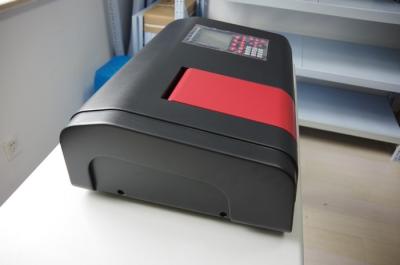 Vis UV do feixe dobro que faz a varredura do espectrofotômetro