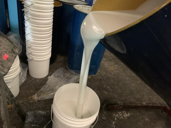 Molde de resina branca que produz borracha de silicone com proporção de mistura 100 2