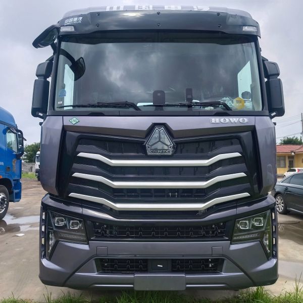 2024 HOWO 6X4/4X2LNG540HP Automatic Transmission Traction Transport Truck for Sale