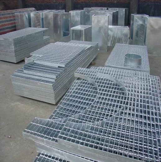 Hot-Dipped Galvanized Steel Grating with Standard YB/T 4001.1-2007 ANSI/NAAMM(MBG531-88) and BS4592-1987 for Security Fence