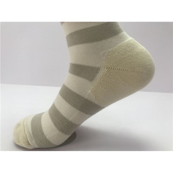 Breathable Regular Style Compression Sports Socks for Running Knitted and Anti Slip