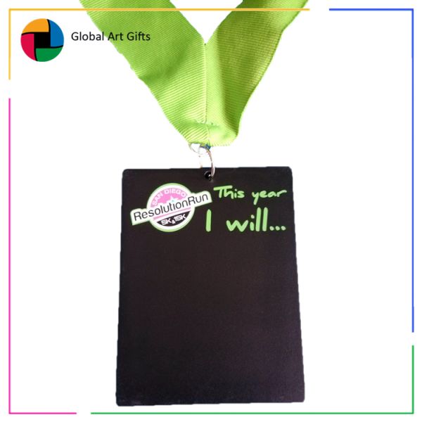 Impresión de medallas de madera en verano