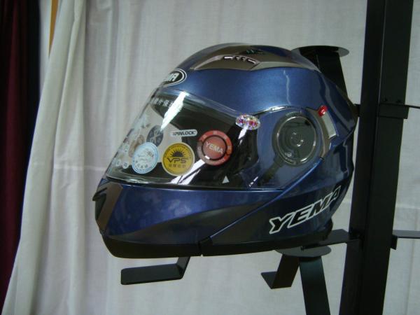Cremalheira de exposição da roupa do metal dos capacetes da motocicleta para a loja da costa do esporte de Upscal