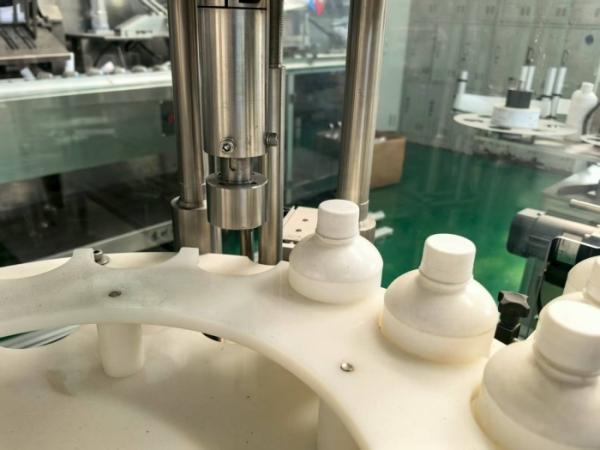Máquina Llenadora de Líquidos para Botellas de Plástico/Vidrio de 100-500ml con Función Automática de No-Botella-No-Lavado, No-Presión, No-Llenado, No-Tapado, No-Parada