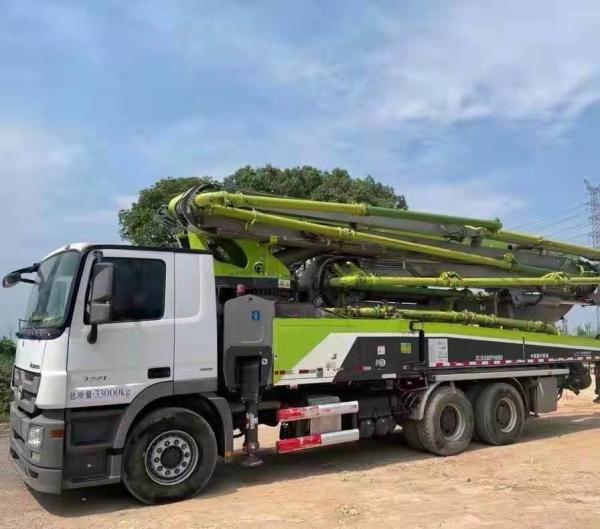 Alquiler de máquinas de construcción de hormigón caliente semi-seco tipo ZLJ5339THB con camión Mercedes Benz