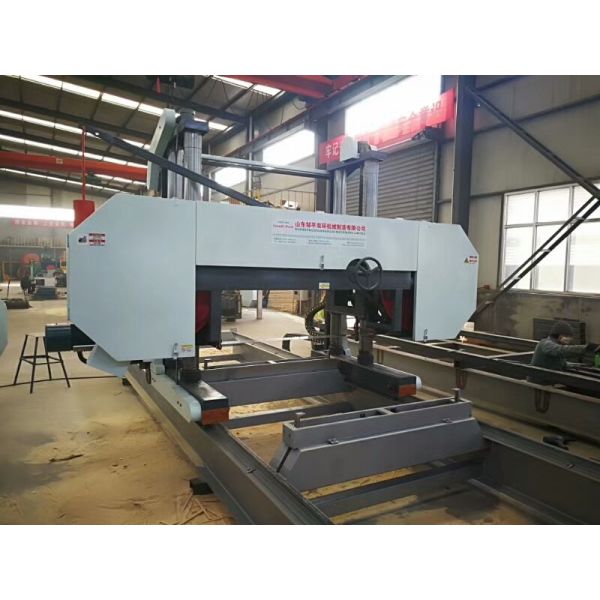 Sierra de cinta portátil del corte de la serrería horizontal de madera automática hidráulica de la banda