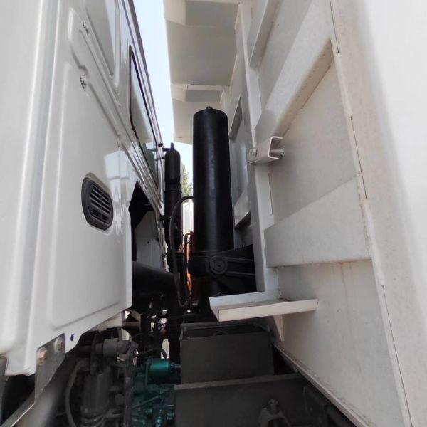 Manual Transmission 371 Horsepower 6X4 Dump Truck with Cnhtc Haowo and Diesel Engine