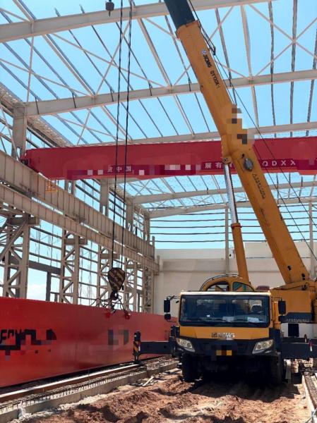Grue mobile d'occasion de 100 tonnes avec hauteur de levage maximale de 40 m et en bon état