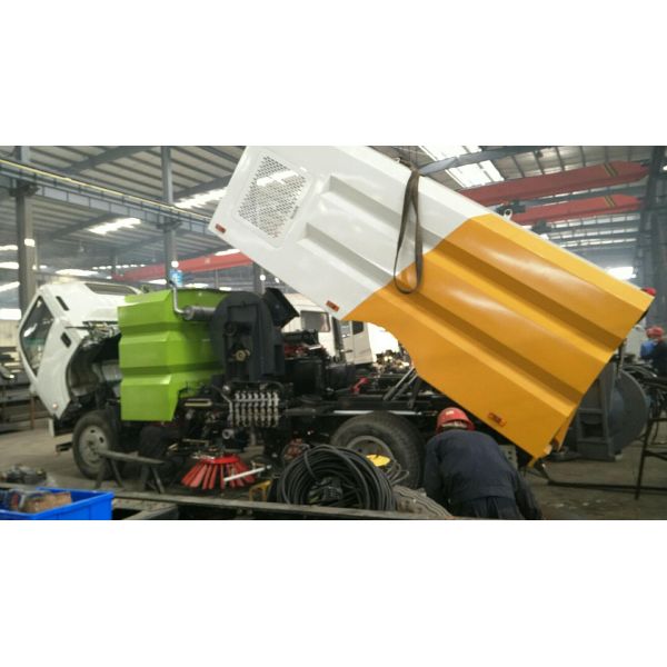 подметать высокой эффективности тележки метельщика Исузу вакуума чистки дороги 6мт