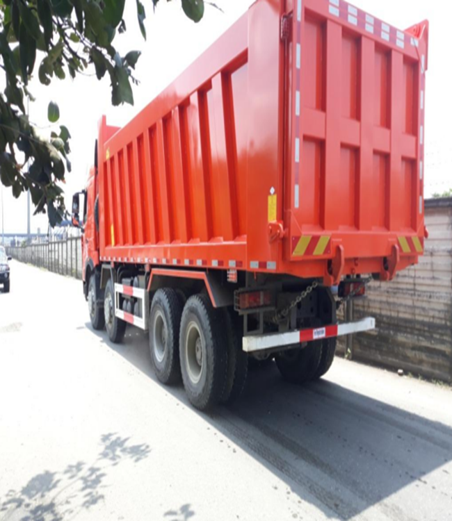 Howo E7 60 Ton 8X4 Tipper Truck 12 Tires Left Hand Drive Euro4 Emission Dumper For Mining Transportation
