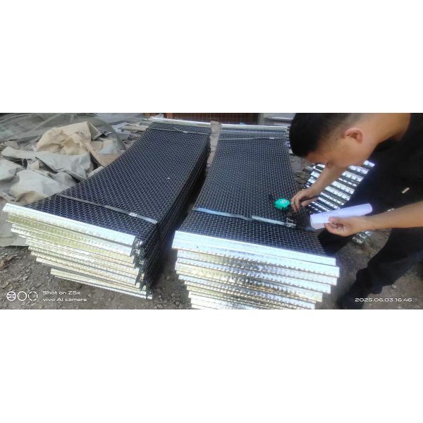 High Carbon 65Mn Mine Vibrating Screen Mesh 1.5mx2m