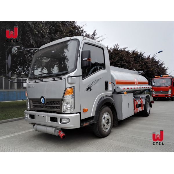 Тележка топливного бака тележки нефтяного танкера 4000l колеса 4x2 CDW 6